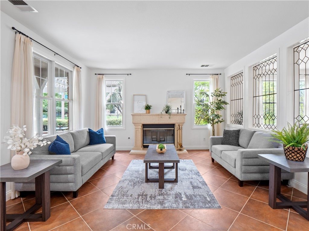 Image 7 of property listing at 25679 Smoketree, Valencia, CA 91381