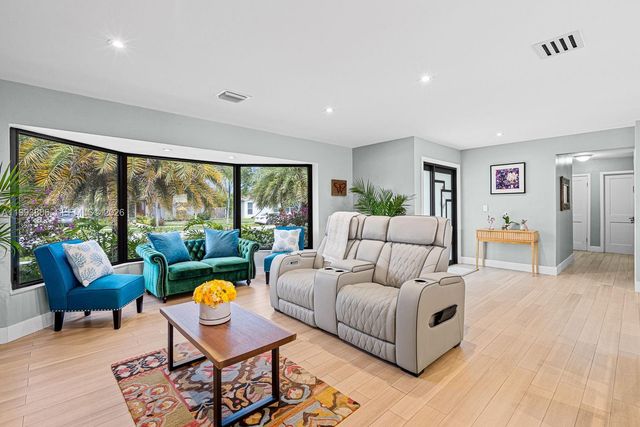 9420 SW 192nd Dr, Cutler Bay, FL 33157