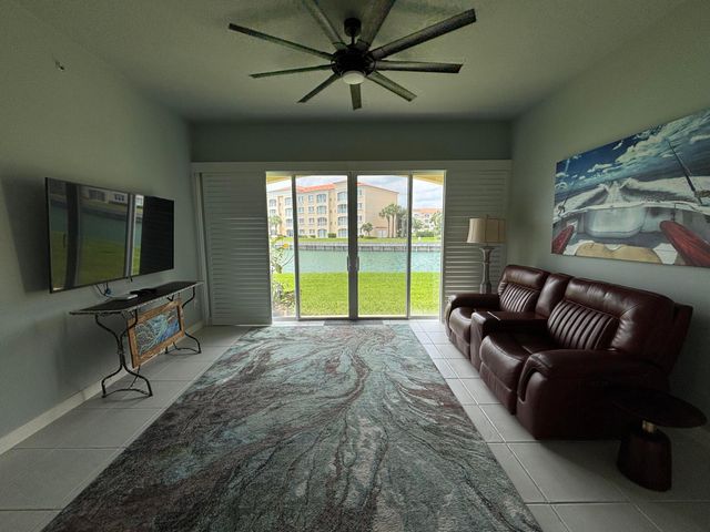 18 W Harbour Isle Drive W 102, Fort Pierce, FL 34949