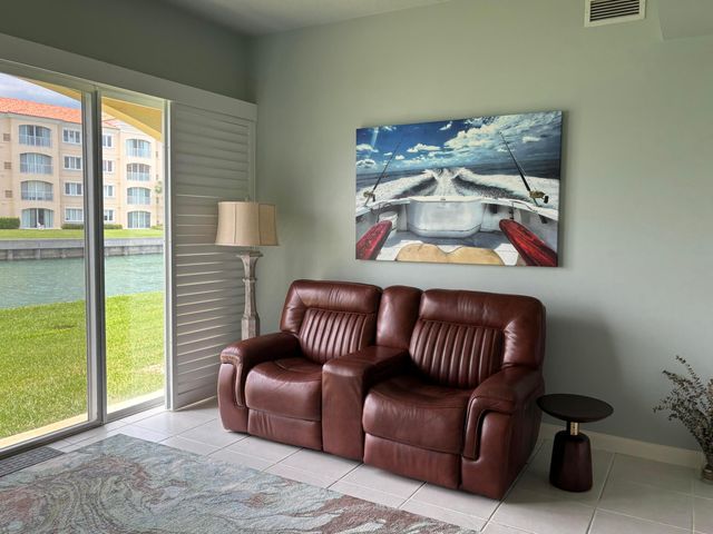 18 W Harbour Isle Drive W 102, Fort Pierce, FL 34949