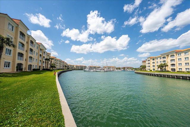 18 W Harbour Isle Drive W 102, Fort Pierce, FL 34949