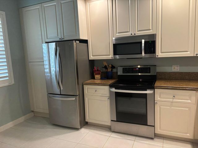 18 W Harbour Isle Drive W 102, Fort Pierce, FL 34949