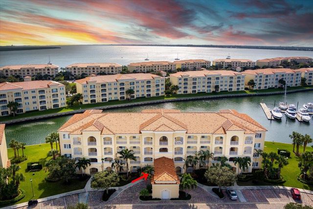 18 W Harbour Isle Drive W 102, Fort Pierce, FL 34949