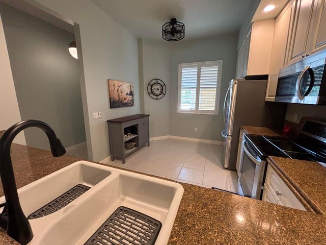 18 W Harbour Isle Drive W 102, Fort Pierce, FL 34949