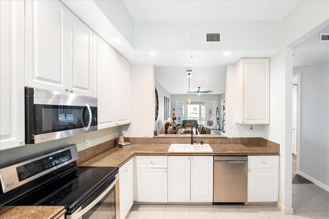 18 W Harbour Isle Drive W 102, Fort Pierce, FL 34949