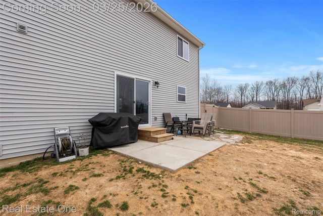 2273 Apple Tree Drive, Burton, MI 48519