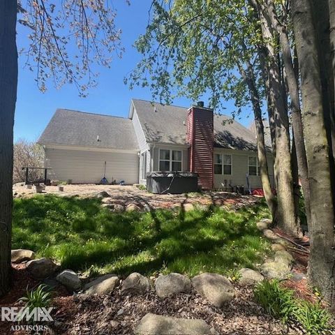 54690 Beacon Cove Circle, New Baltimore, MI 48047