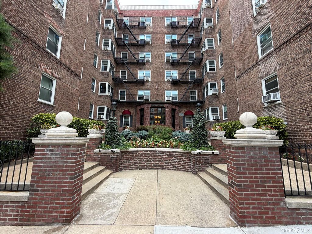 99-45 67th Road 108, Forest Hills, NY 11375 — photo 2