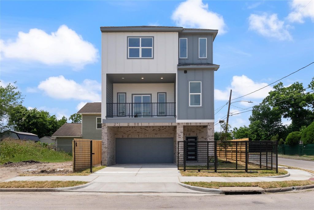 3219 Fontinot Street, Houston, TX 77026