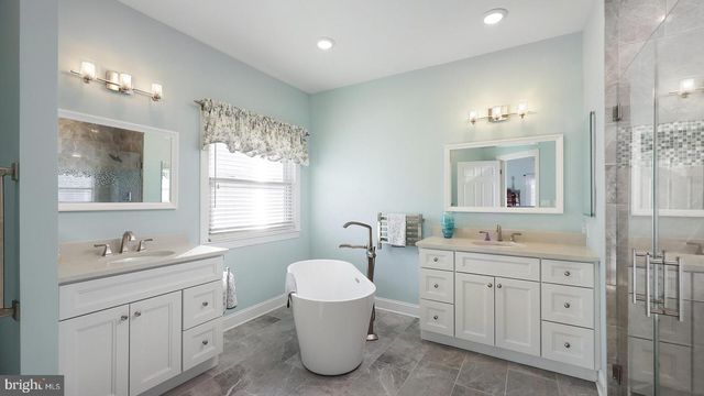 3 VINSON DR, Flemington, NJ 08822