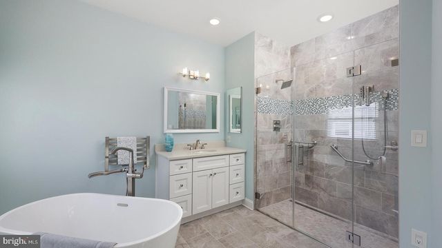 3 VINSON DR, Flemington, NJ 08822