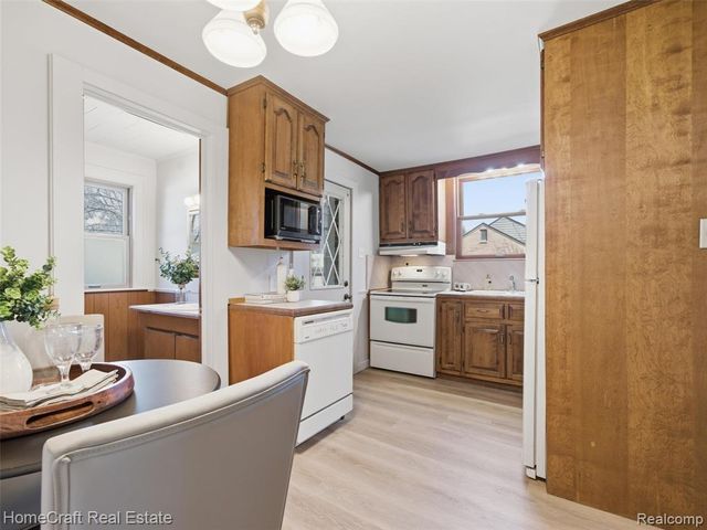 9921 Cranston Street, Livonia, MI 48150