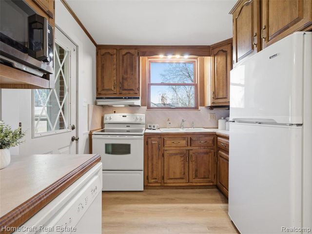 9921 Cranston Street, Livonia, MI 48150