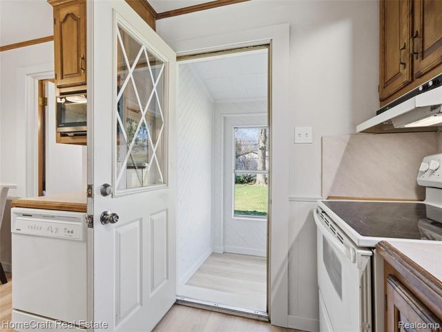 9921 Cranston Street, Livonia, MI 48150