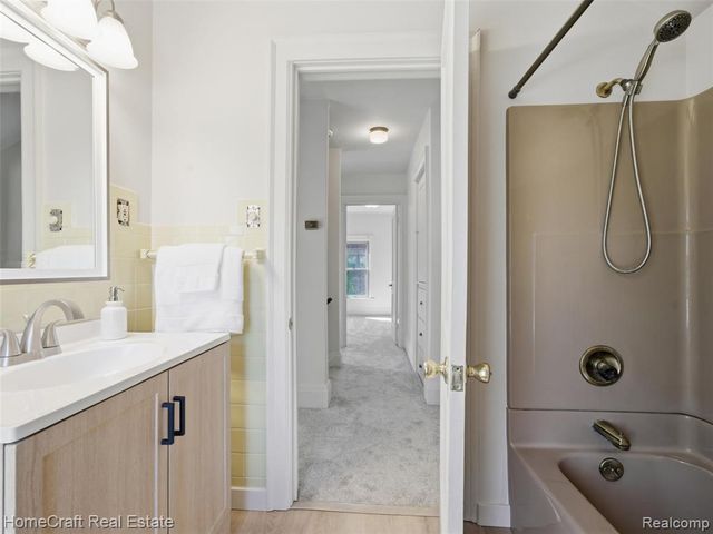 9921 Cranston Street, Livonia, MI 48150