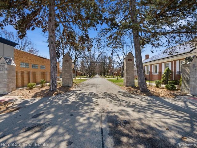 9921 Cranston Street, Livonia, MI 48150