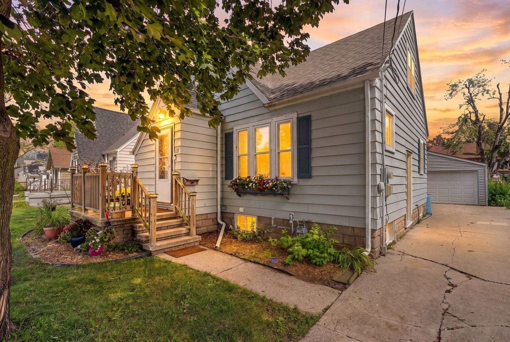 328 OAK STREET, Menasha, WI 54952