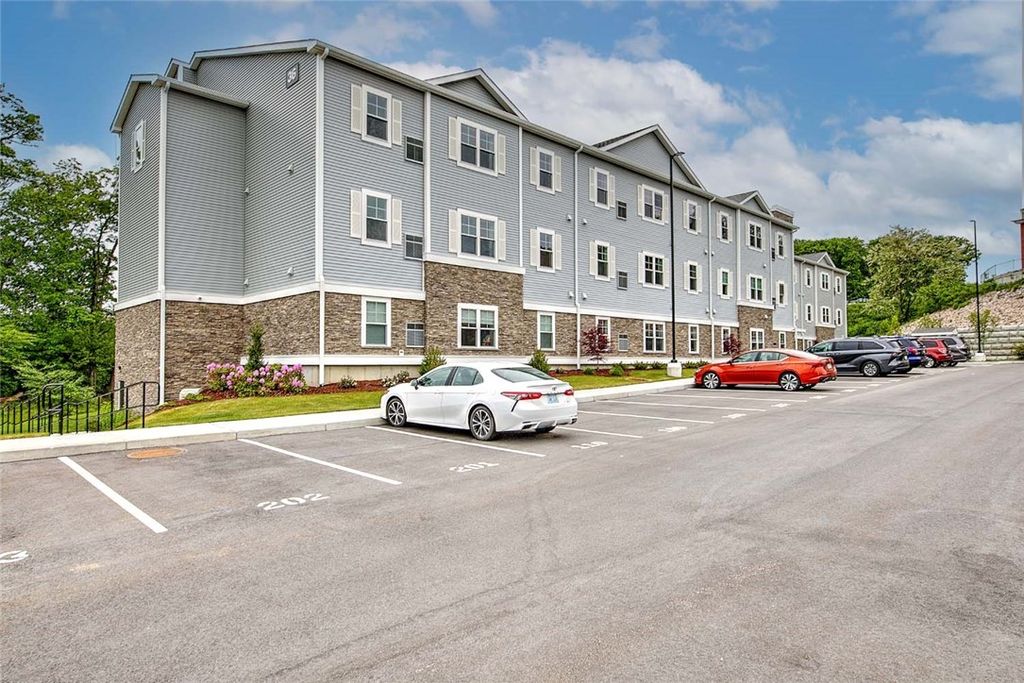 36 Old Louisquisset Pike 105, North Smithfield, RI 02896
