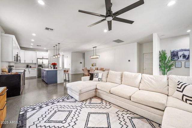 2914 E BLANCHE Drive, Phoenix, AZ 85032