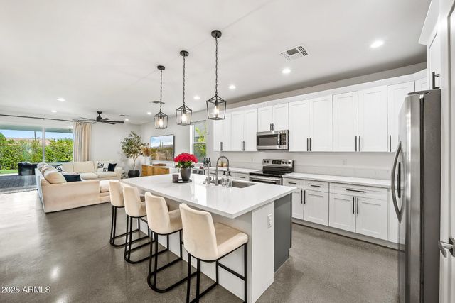 2914 E BLANCHE Drive, Phoenix, AZ 85032