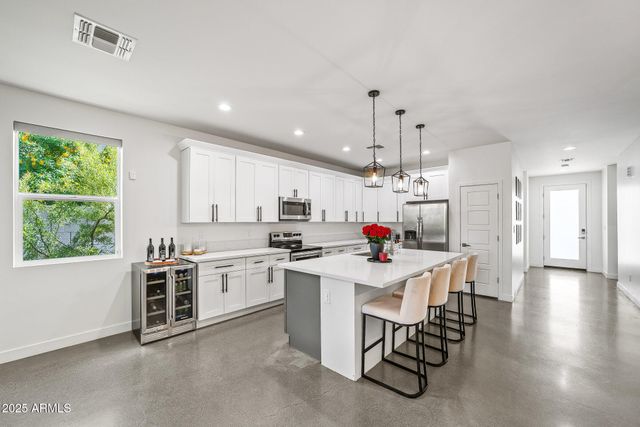 2914 E BLANCHE Drive, Phoenix, AZ 85032