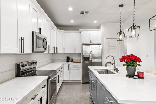 2914 E BLANCHE Drive, Phoenix, AZ 85032