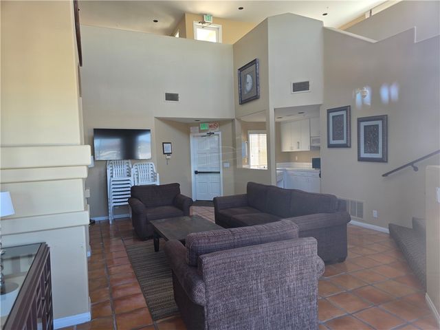4167 Warner 205, Huntington Beach, CA 92649