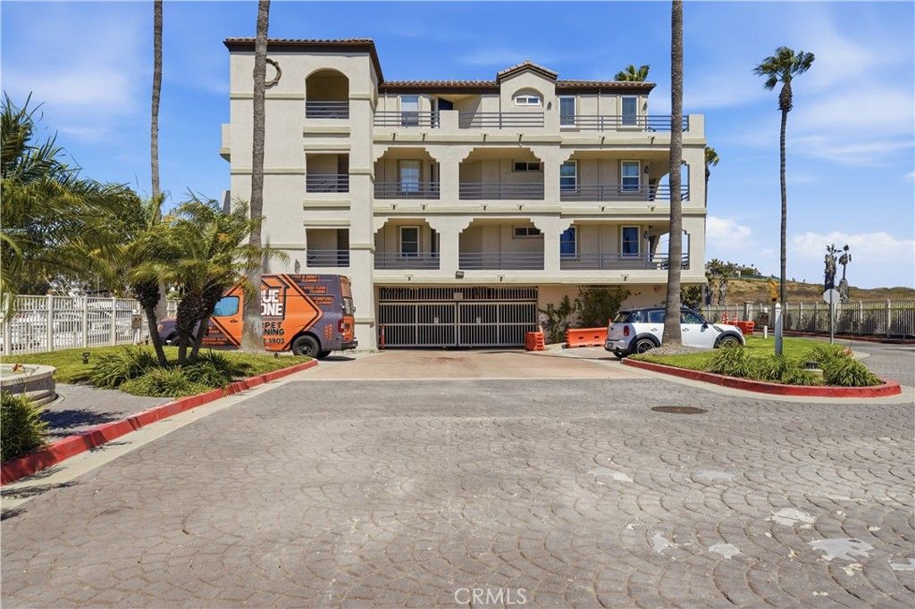 4167 Warner 205, Huntington Beach, CA 92649 — photo 2