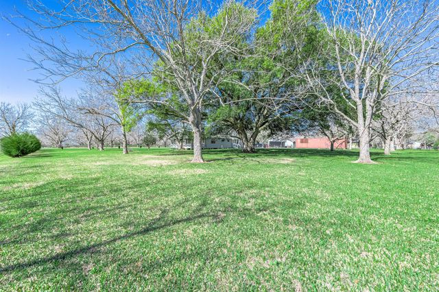 2474 Gates Road, Alvin, TX 77511