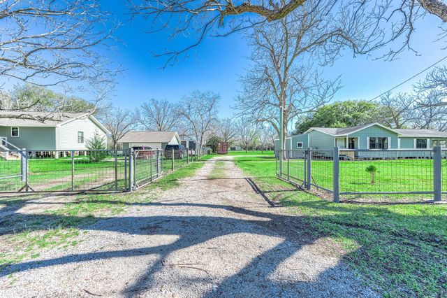 2474 Gates Road, Alvin, TX 77511
