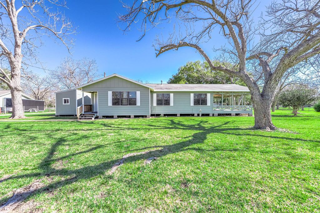 2474 Gates Road, Alvin, TX 77511