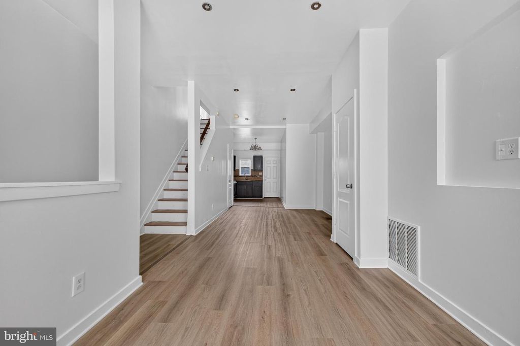 1238 W FIRTH ST, PHILADELPHIA, PA 19133 — photo 2