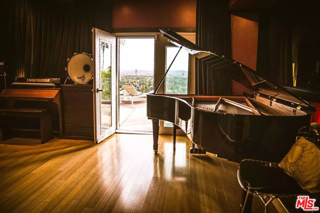 7650 Curson Terrace, Los Angeles, CA 90046