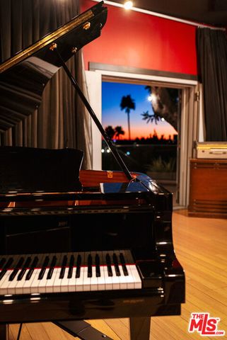 7650 Curson Terrace, Los Angeles, CA 90046