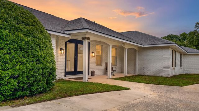 23 Shadowmoss Parkway, Charleston, SC 29414