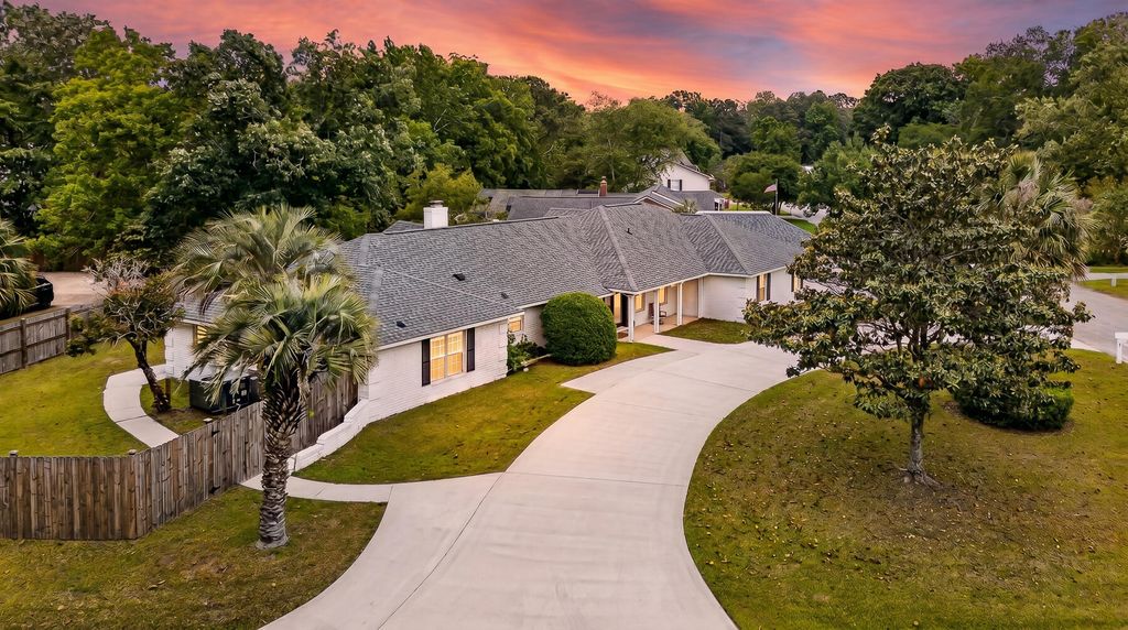 23 Shadowmoss Parkway, Charleston, SC 29414