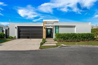 Calle Iguazu #82, Bayamon, PR 00956