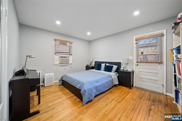 811 Pleasantview Terrace, Ridgefield, NJ 07657