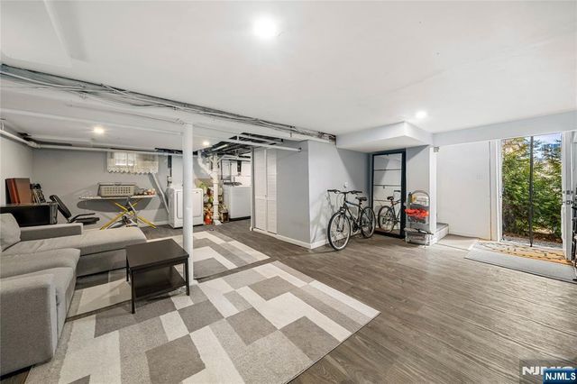811 Pleasantview Terrace, Ridgefield, NJ 07657