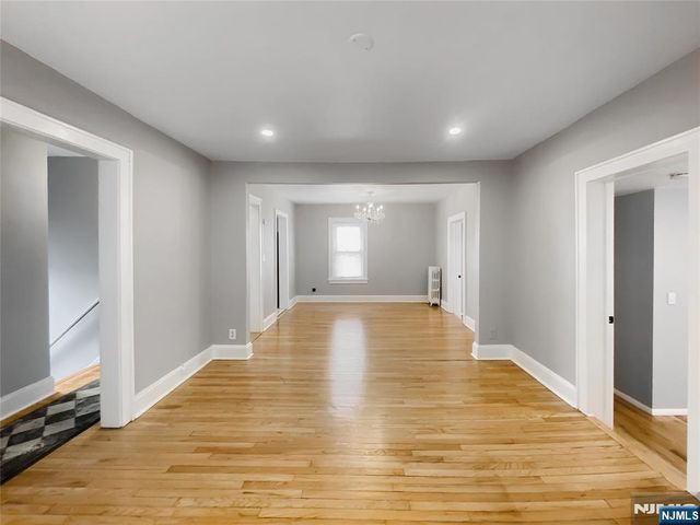 811 Pleasantview Terrace, Ridgefield, NJ 07657