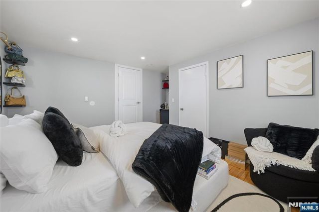 811 Pleasantview Terrace, Ridgefield, NJ 07657