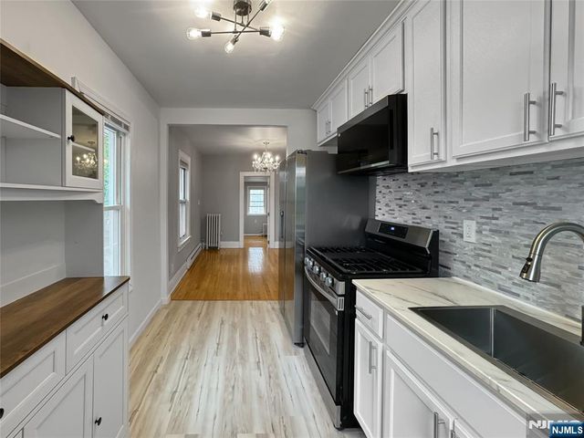 811 Pleasantview Terrace, Ridgefield, NJ 07657