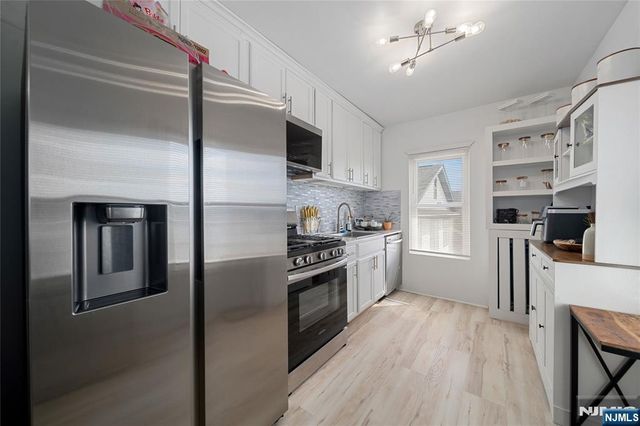 811 Pleasantview Terrace, Ridgefield, NJ 07657
