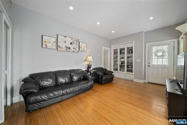 811 Pleasantview Terrace, Ridgefield, NJ 07657