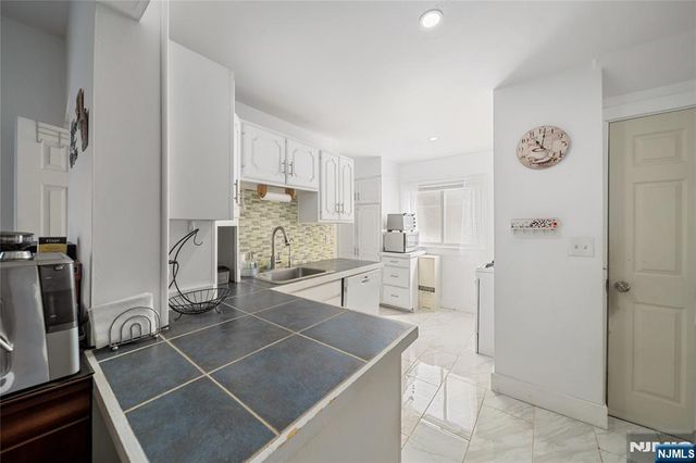 811 Pleasantview Terrace, Ridgefield, NJ 07657