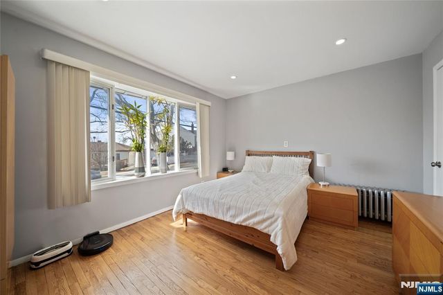 811 Pleasantview Terrace, Ridgefield, NJ 07657