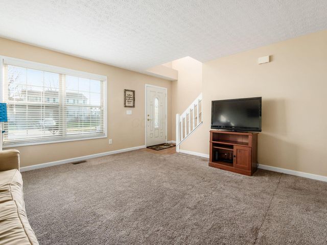 206 Fairgrounds Street, Pataskala, OH 43062