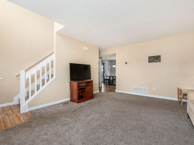 206 Fairgrounds Street, Pataskala, OH 43062