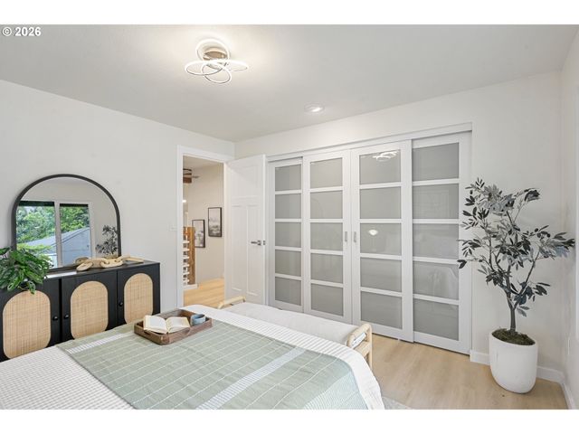 6865 Ne CLAREMONT Ave, Portland, OR 97211