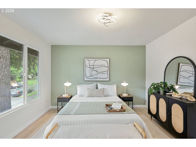 6865 Ne CLAREMONT Ave, Portland, OR 97211